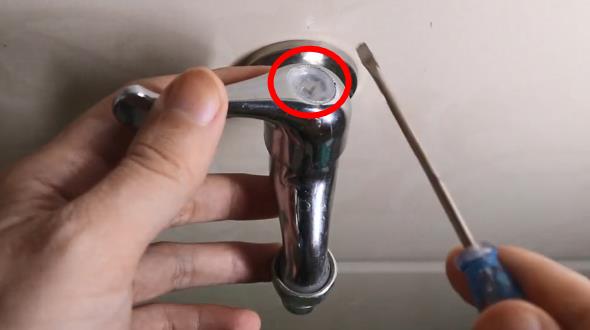水龍頭滴水怎么處理？看步驟圖跟著老師傅一步步操作一下吧！
